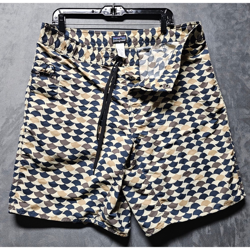 Patagonia Mens 38 Scallop Print Board Shorts Navy Tan Geometric Wavefarer Trunks